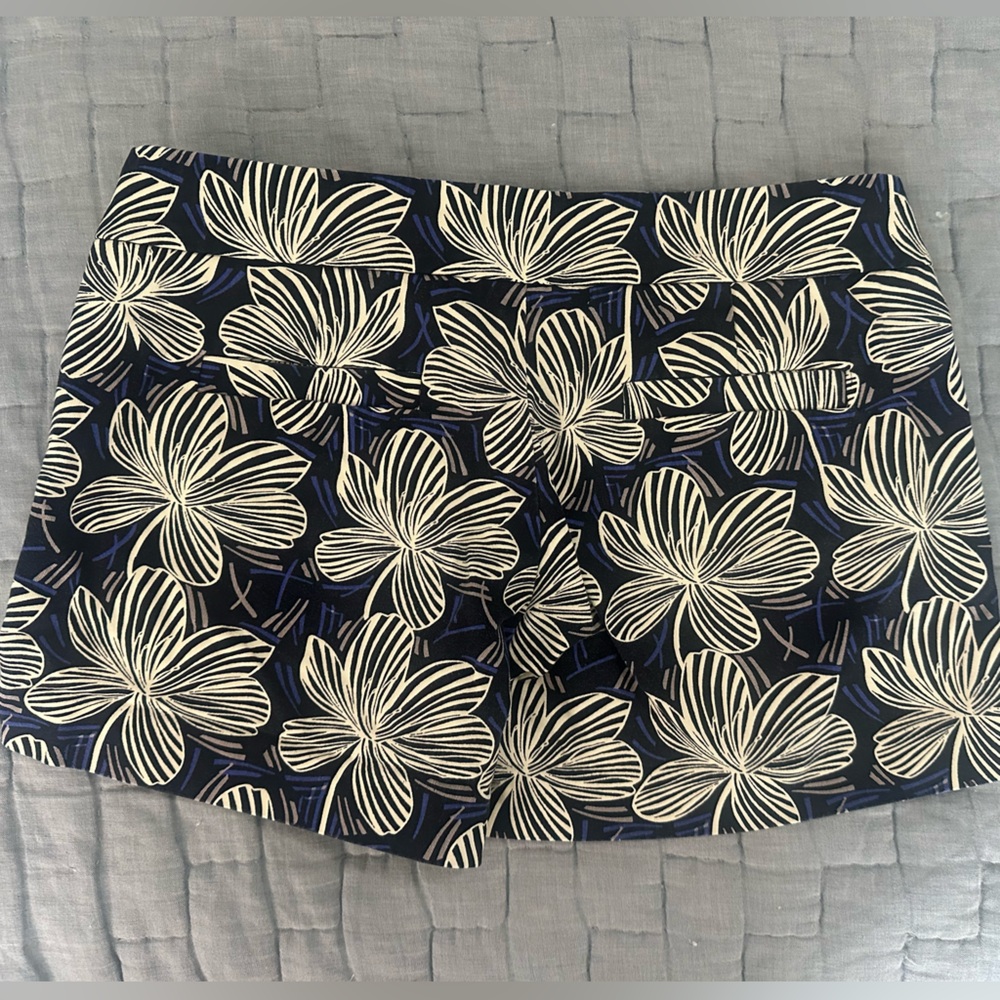 Women’s J. Crew Patterned Shorts | Size 6 - Picture 3 of 6